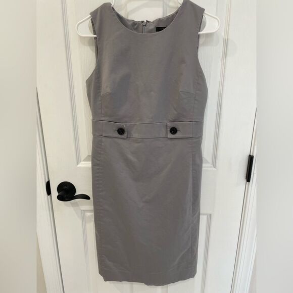 Ann Taylor Gray Pencil Dress Button Accents Crew Neck Sleeveless Women’s Size 4 - Picture 1 of 6